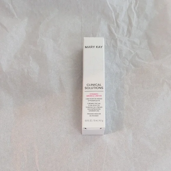 Mary Kay Clinical Solutions with Red Accents - Picture 1 of 1